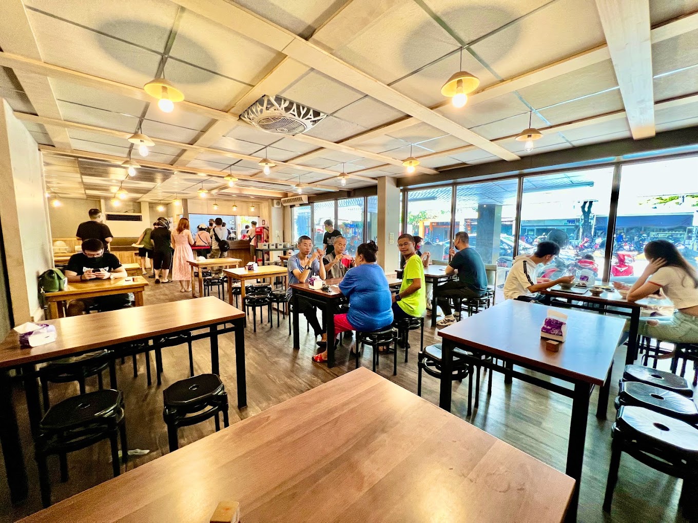 添福麵館店內用餐環境