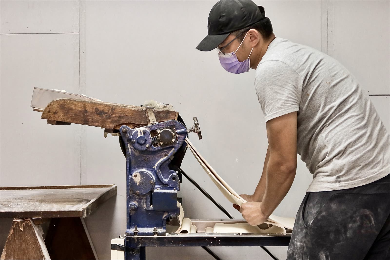 傳統製麵機壓延麵糰